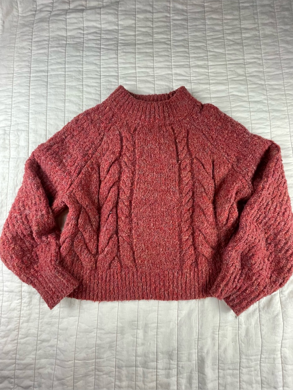 Universal Thread Women’s Cozy Cable Knit cropped length Sweater medium